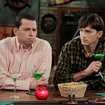 Ashton Kutcher e Jon Cryer se casarão em última temporada de 