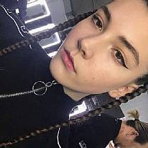 Modelo russa de 14 anos morre por esgotamento no trabalho