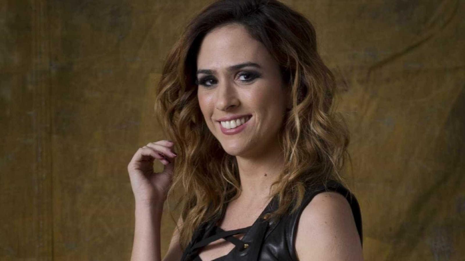 Tatá Werneck é retirada de avião após crise de asma e adia a volta