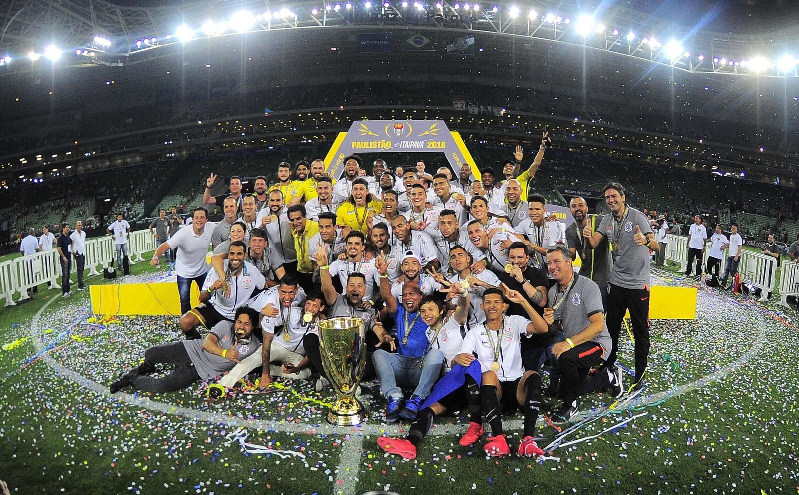 Corinthians supera falta de centroavante e aumenta domínio no Paulistão