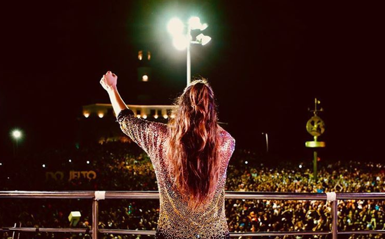 Ivete Sangalo arrasta multidão em seu retorno aos palcos