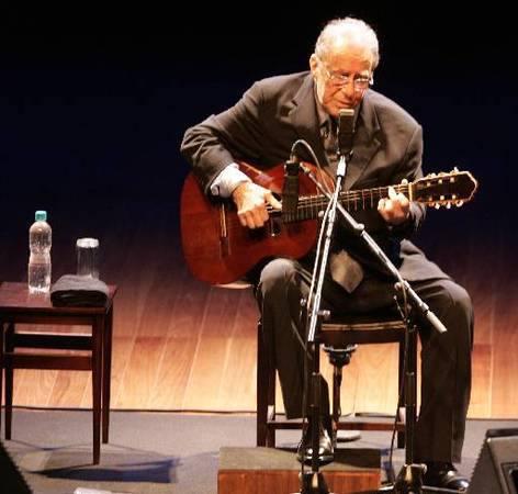 Justiça autoriza arrombar apartamento de João Gilberto