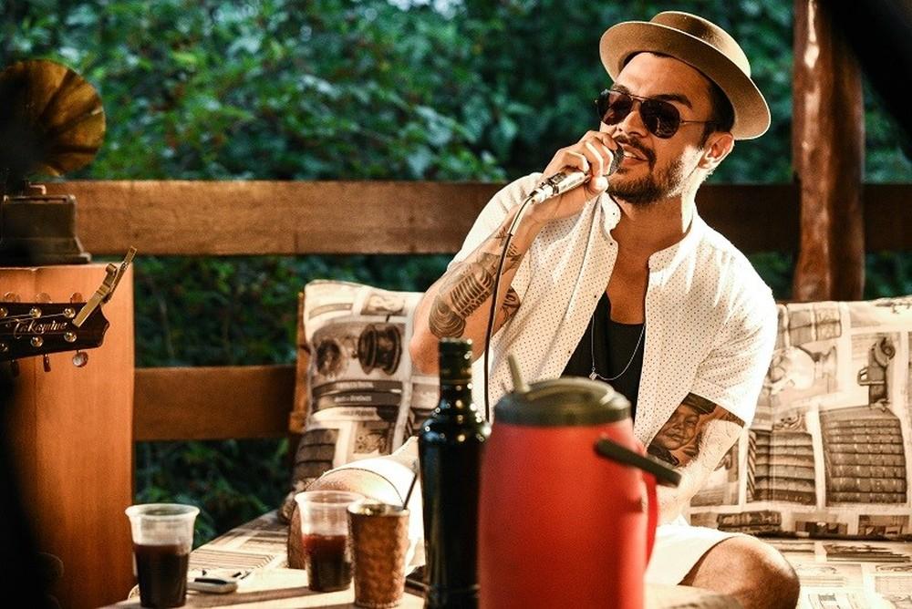 Thiago Brava se diz surpreso com sucesso de 'Dona Maria': 'Só queria tomar uma catuaba e ficar de boa'