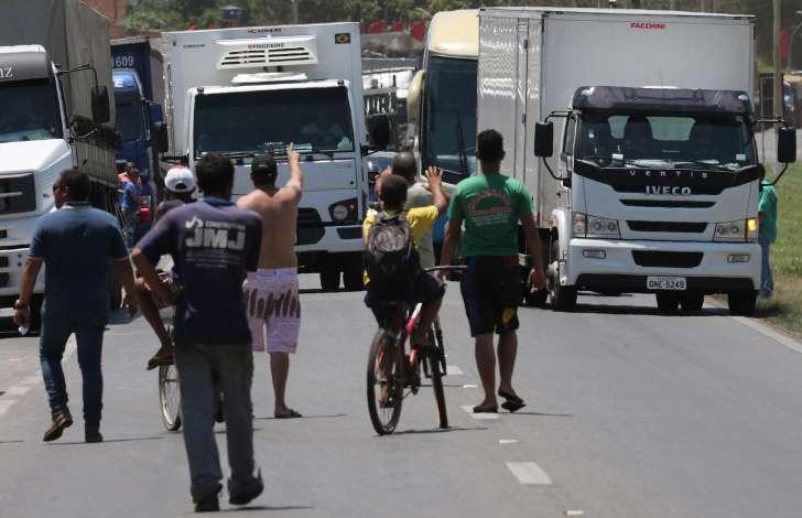 Caminhoneiros fazem protestos contra alta do diesel