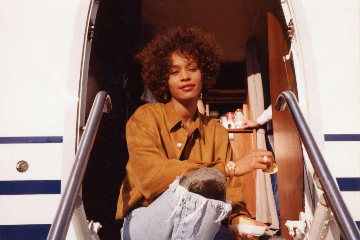 'Whitney', do diretor Kevin MacDonald, revela abuso sofrido por Whitney Houston na infância