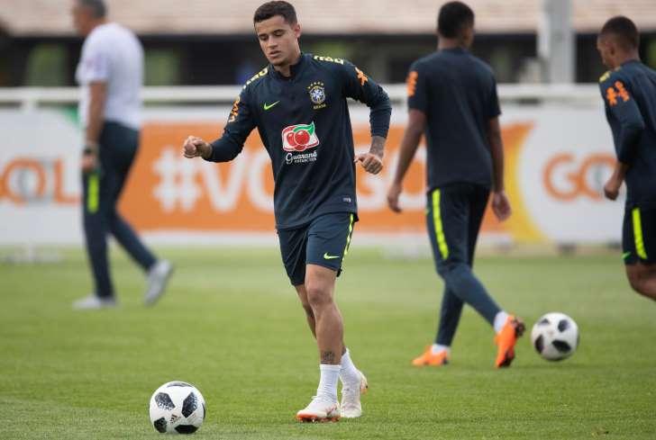 Seleção viaja de trem preocupada com possíveis protestos contra Coutinho