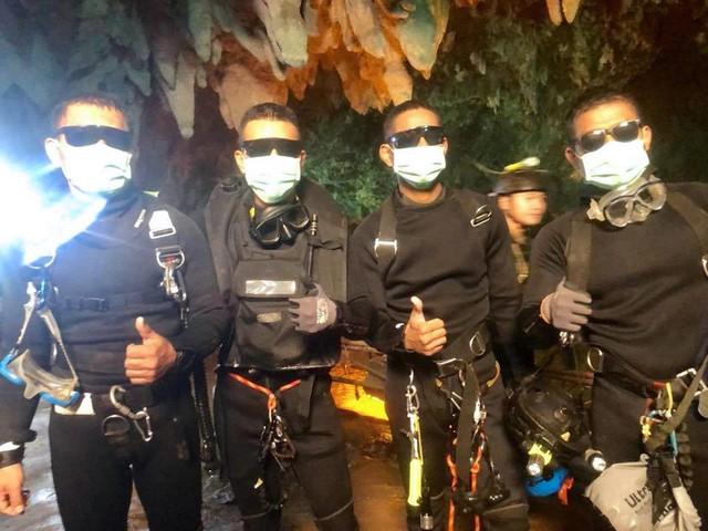 Mergulhador envolvido em resgate em caverna na Tailândia divulga fotos