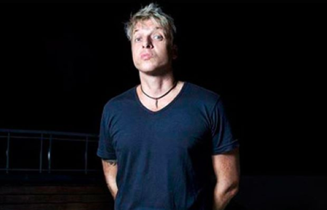 Vinny vira filósofo e abandona carreira de cantor
