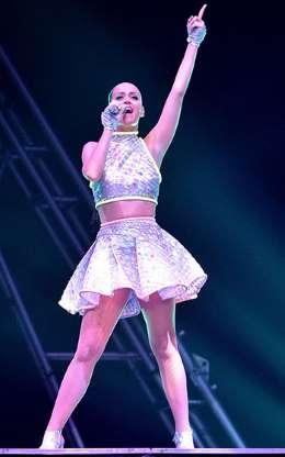 Britney Spears erra o nome da cidade em seu último show da turnê!
