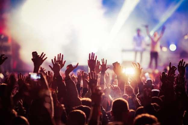 10 festivais de música ao redor do mundo para ir pelo menos uma vez na vida