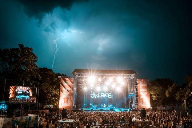 10 festivais de música ao redor do mundo para ir pelo menos uma vez na vida