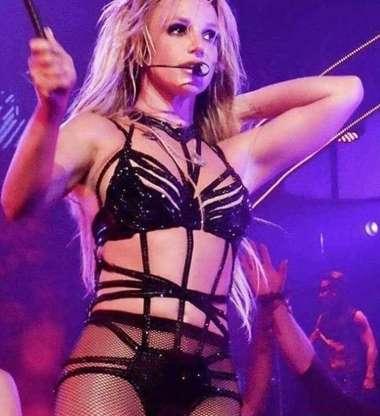 Britney Spears erra o nome da cidade em seu último show da turnê!