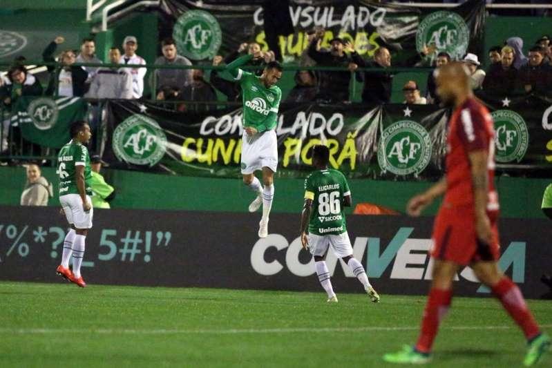 Jandrei faz milagres nos acréscimos, impede Inter de retomar a liderança e Chape deixa o Z4