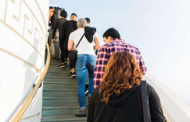É possível ter vida social e ainda economizar, sim