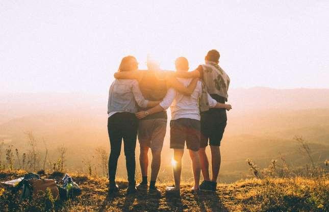 É possível ter vida social e ainda economizar, sim