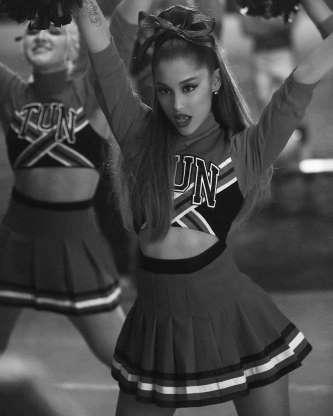 Ariana Grande faz clipe inspirado em ‘Meninas Malvadas’ e outros filmes