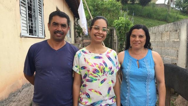 Filha de pedreiro, aluna de medicina da USP vende pão de mel para pagar intercâmbio em Harvard Filha de pedreiro, aluna de medicina da USP vende pão de mel para pagar intercâmbio em Harvard