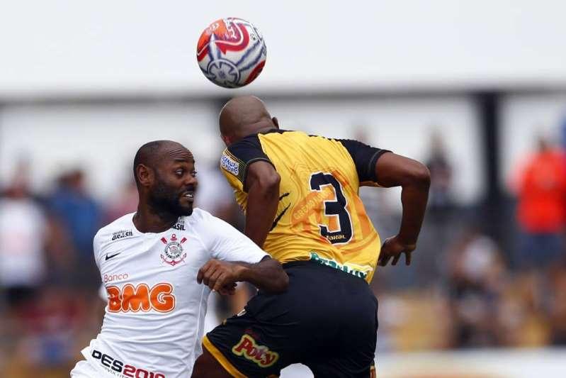 Bola aérea volta a ser fatal e Corinthians perde a terceira no Paulistão