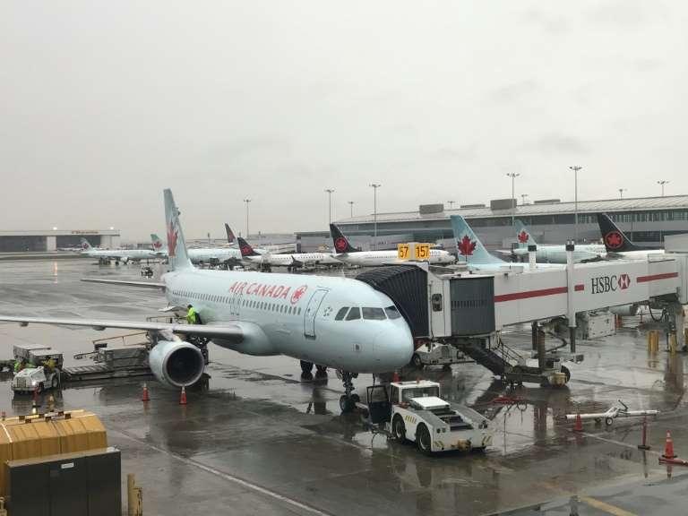 Passageira da Air Canada dorme durante o voo e acorda sozinha no avião
