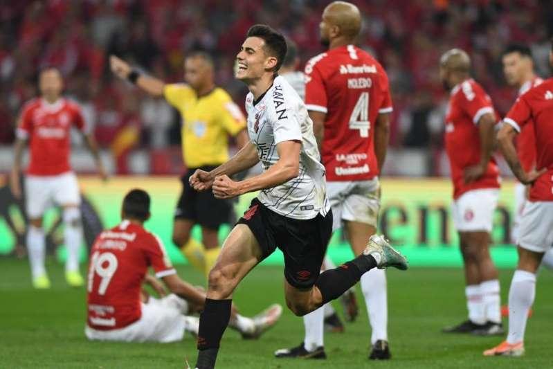 Athletico-PR derrota Internacional e é campeão da Copa do Brasil