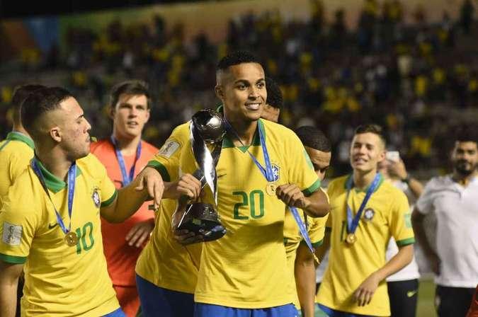 Estrela na reta final, Lázaro pede espaço no Flamengo, mas diz: 
