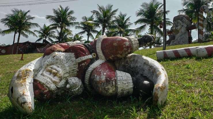 A história por trás do parque do Papai Noel abandonado que atrai curiosos no Rio