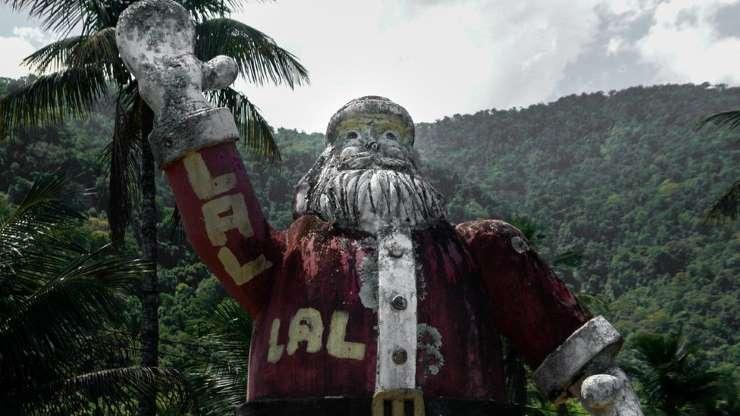 A história por trás do parque do Papai Noel abandonado que atrai curiosos no Rio