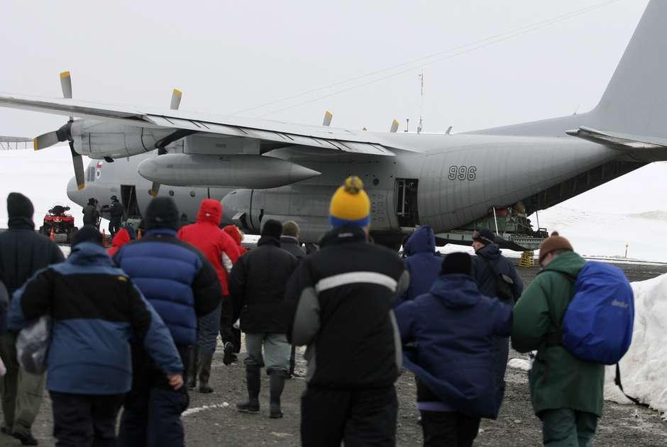 Avião militar chileno desaparece com 38 pessoas a bordo
