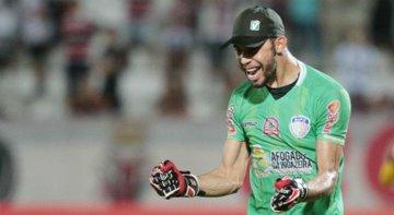 Peça importante na vitória sobre o Atlético-MG, o goleiro da equipe do Afogados-PE, Wallef, virou assunto na internet com seu estilo