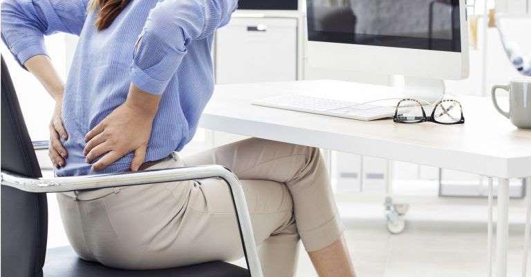 Muita gente está sofrendo com dor nas costas na quarentena: como cuidar e aliviar
