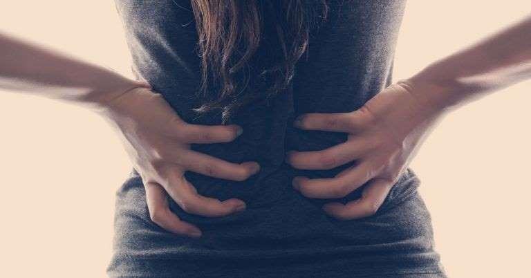 Muita gente está sofrendo com dor nas costas na quarentena: como cuidar e aliviar