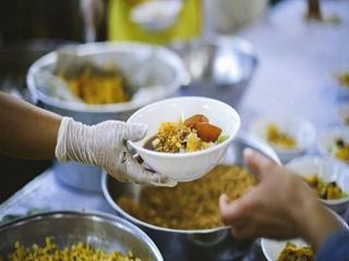 Programa 'Prato Solidário' arrecada alimentos para servir marmitas a famílias de Votuporanga