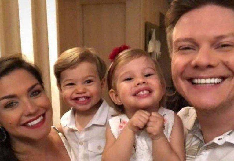 Michel Teló e Thais Fersoza comemoram sete anos de casados