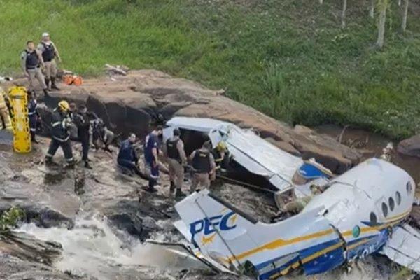 URGENTE: Cantora Marília Mendonça morre em acidente aéreo em MG