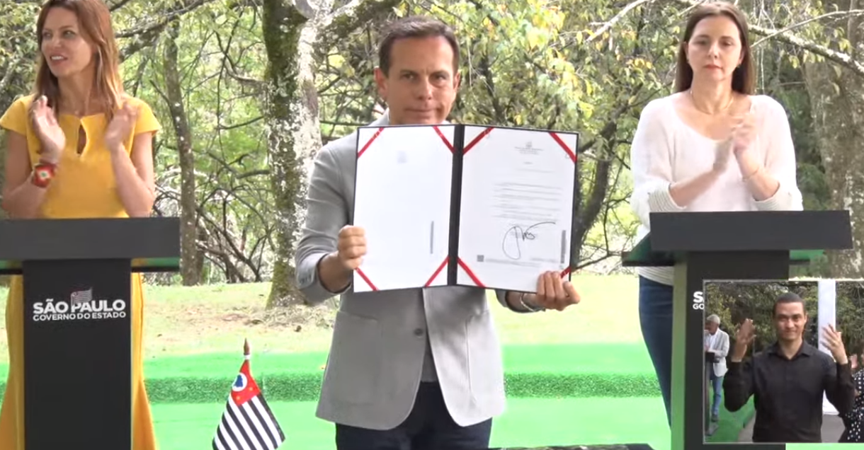 Doria anuncia liberação de uso máscaras em locais abertos