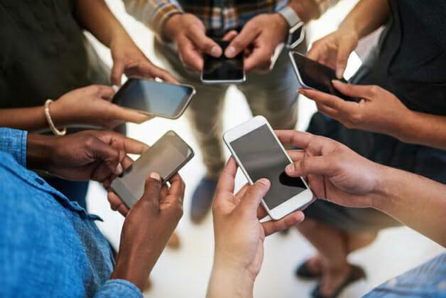 Usar o celular de forma excessiva pode causar fadiga no psicológico