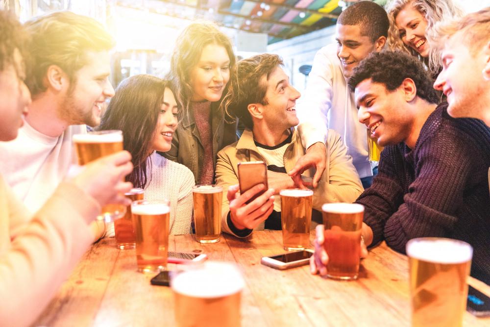 Consumo de cerveja no Brasil em 2022 foi de pouco mais de 15 bilhões de litros