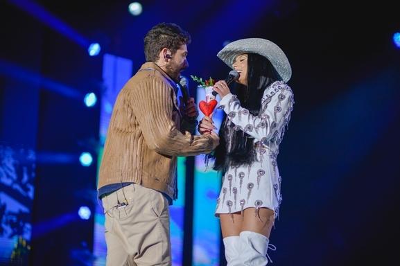 Ana Castela grava seu novo DVD com surpresa romântica de Gustavo Mioto em show cheio de emoção