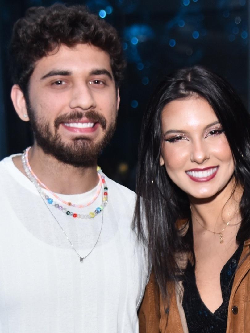 Ana Castela e Gustavo Mioto oficializam namoro com declarações apaixonadas no Dia dos Namorados