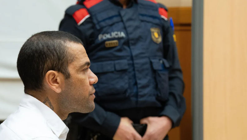 Jogador Daniel Alves Nega Acusação de Estupro em Depoimento no Tribunal