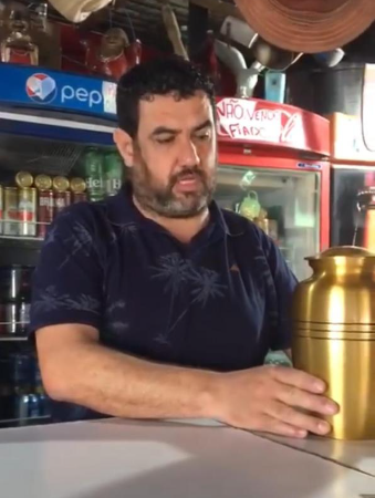 Uma Urna Funerária Abandonada em Bar de Itapema, Santa Catarina, Intriga Moradores