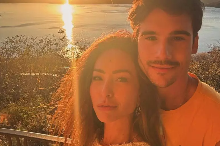 Sabrina Sato Compartilha Momentos de Viagem ao Lado do Namorado Nicoles Prattes