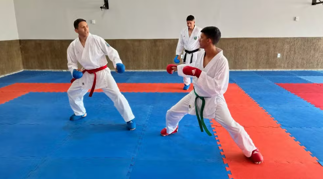 Gari Brasileiro Conquista Vaga em Torneio Mundial de Karatê após Menos de 5 Anos de Treino