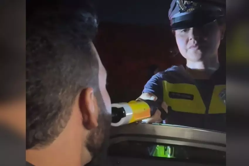 Gusttavo Lima Passa por Blitz da Lei Seca e Zera Teste do Bafômetro a Caminho de Show