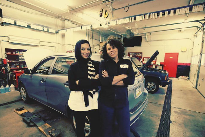 Oficina de Carros para Mulheres Inova no Setor Mecânico