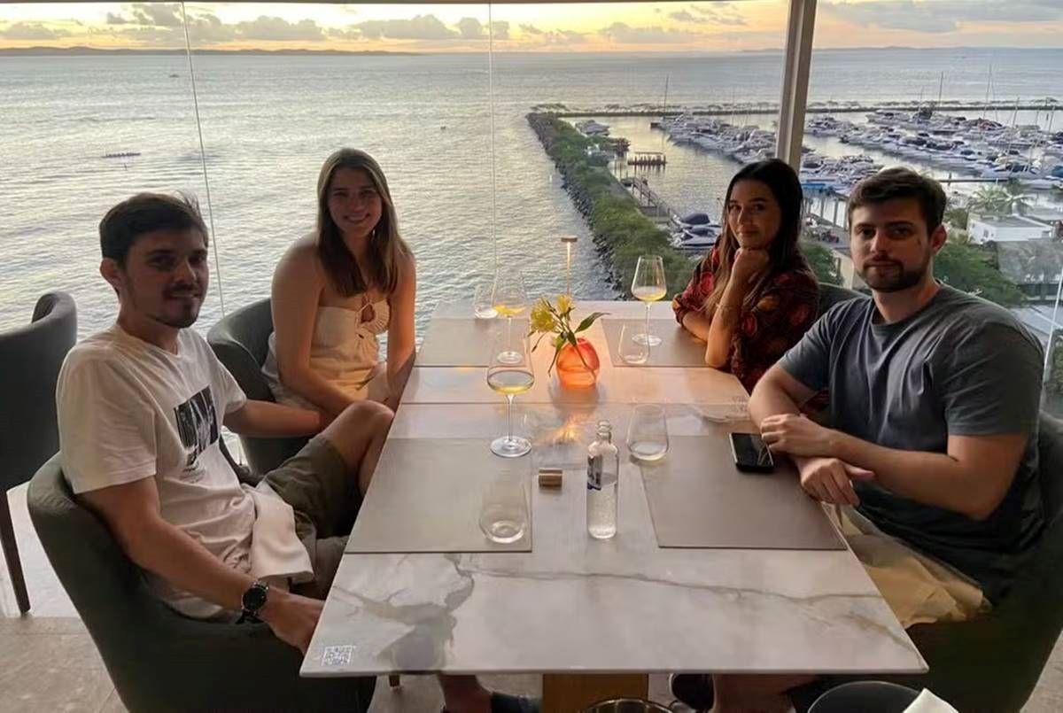 Restaurante Oferece Jantar de Cortesia Após Confusão com Vinho Caro