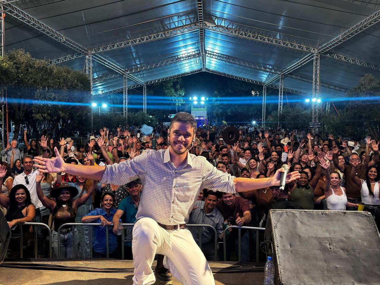 PEDRO VIOLEIRO, O "TROVÃO DO BRASIL", ESTÁ SACUDINDO AS PARADAS E JÁ TOCA NA CLUBE 92 FM! PEDRO VIOLEIRO, O "TROVÃO DO BRASIL", ESTÁ SACUDINDO AS PARADAS E JÁ TOCA NA CLUBE 92 FM!