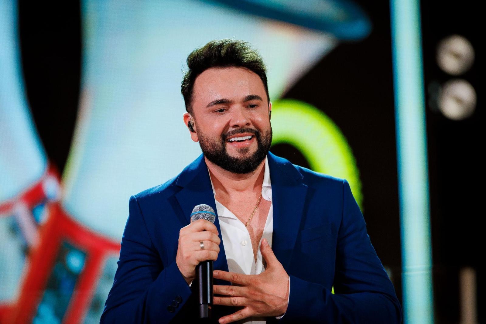 Ale Viera lança três faixas do seu primeiro DVD “Um Sonho”, gravado em Goiânia. Ale Viera lança três faixas do seu primeiro DVD “Um Sonho”, gravado em Goiânia.